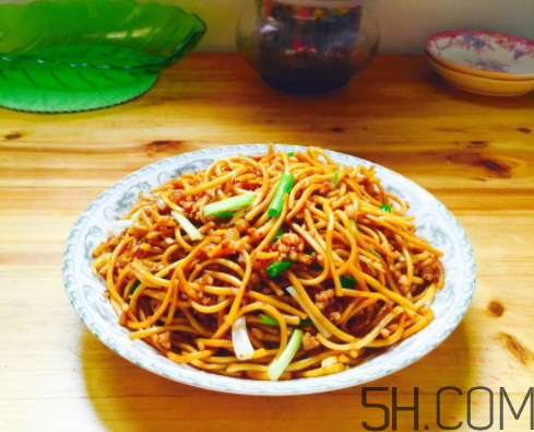 吃炒面會上火嗎？炒面吃多了好嗎？