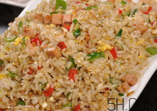 蛋炒飯可以放生抽嗎 蛋炒飯放生抽還是老抽？