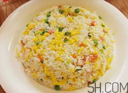 蛋炒飯?jiān)趺闯吹囊涣Ａ＃?炒飯如何粒粒分明？