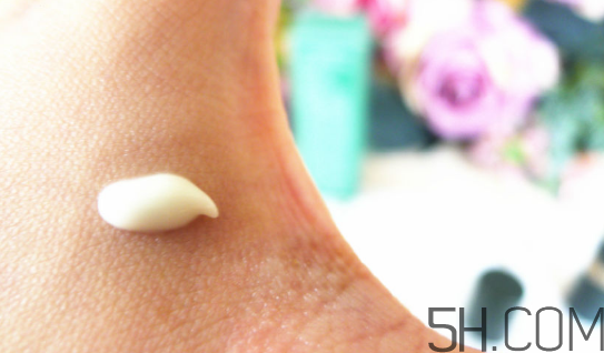 海藍(lán)之謎活顏煥膚精華露怎么樣？產(chǎn)品評(píng)測(cè)