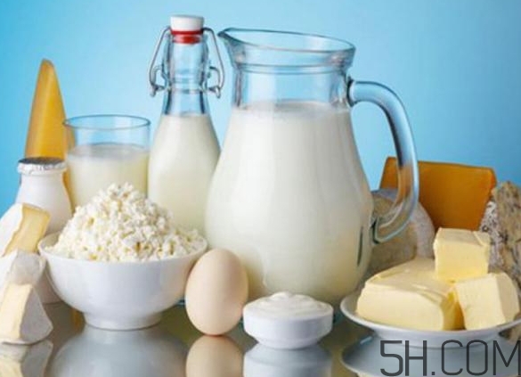 早上喝牛奶豐胸嗎？早上喝牛奶會胖嗎？