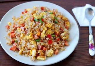 蛋炒飯可以放洋蔥嗎？蛋炒飯放洋蔥好吃嗎？