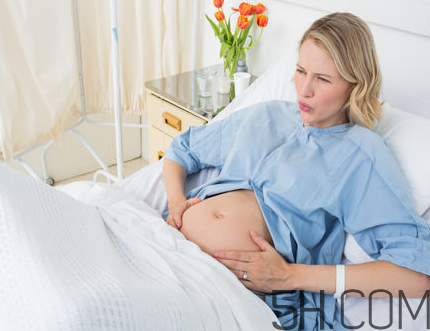 孕晚期見紅了肚子不痛怎么辦？孕晚期見紅是持續(xù)的嗎？