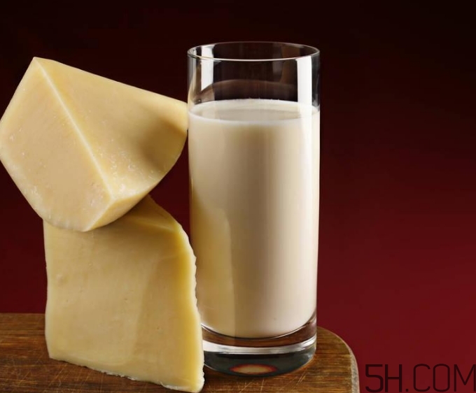 早上空腹喝牛奶好嗎？早上喝牛奶有什么好處？