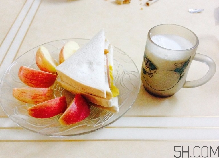 怎樣喝牛奶才健康？牛奶和什么一起喝效果最好？