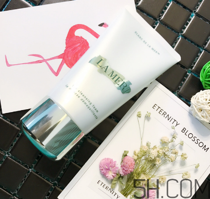 海藍(lán)之謎璀璨凈透潔面泡沫怎么用？使用方法