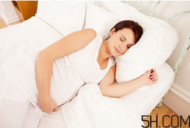 不適合孕婦的睡姿有那些？孕婦冬季如何護(hù)膚？