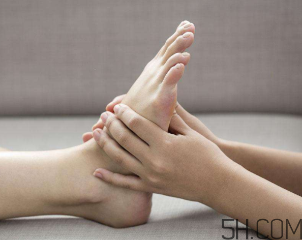 腳氣是缺乏維生素嗎？腳氣是缺什么維生素？