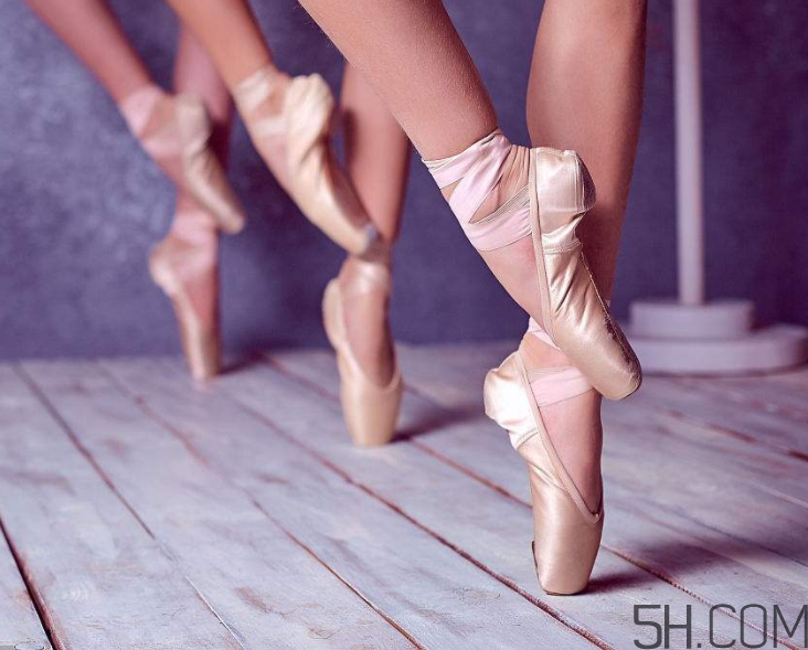 腳氣會(huì)引起灰指甲嗎？腳氣加灰指甲怎么治？