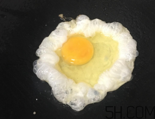 煎雞蛋為什么會有泡沫？炒雞蛋為什么會有泡沫？