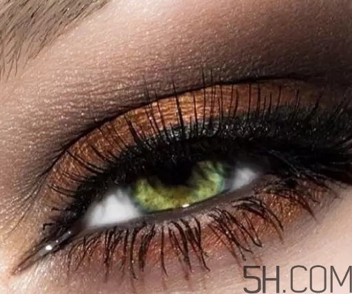 眼霜早上還是晚上用？眼霜可以早晚使用嗎？