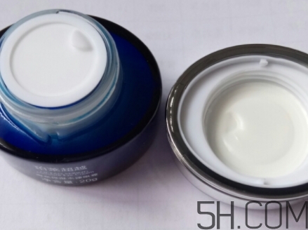 眼霜用在水乳之前還是之后？眼霜和水乳使用的順序