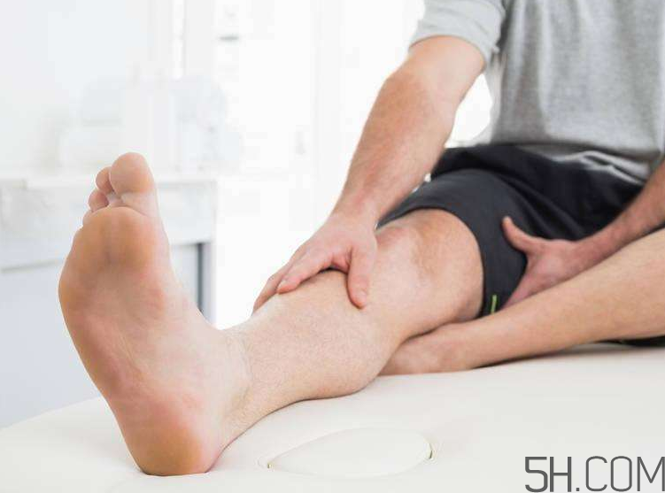 腳氣用鹽水泡腳有用嗎？用鹽水泡腳治腳氣嗎？