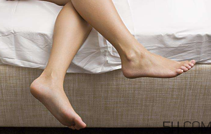 腳氣用鹽水泡腳有用嗎？用鹽水泡腳治腳氣嗎？