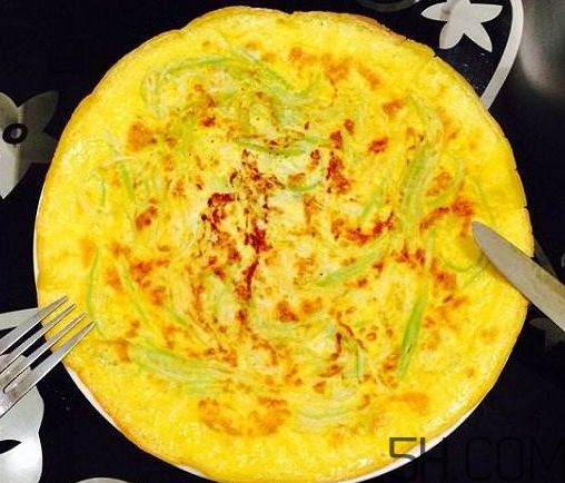 雞蛋餅和豆?jié){可以一起吃嗎？吃雞蛋餅?zāi)芎榷節(jié){嗎？