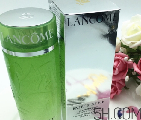 蘭蔻綠水和粉水哪個(gè)好？蘭蔻綠水和粉水區(qū)別