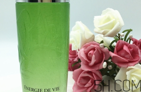 蘭蔻綠水和粉水哪個(gè)好？蘭蔻綠水和粉水區(qū)別