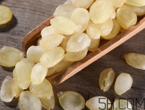 皂角米是熱性還是涼性？皂角米和雪蓮子的區(qū)別