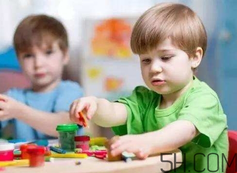 寶寶上幼兒園需要準備什么？寶寶上幼兒園哭鬧怎么應(yīng)對？