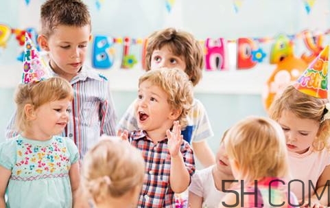 寶寶上幼兒園需要準備什么？寶寶上幼兒園哭鬧怎么應(yīng)對？