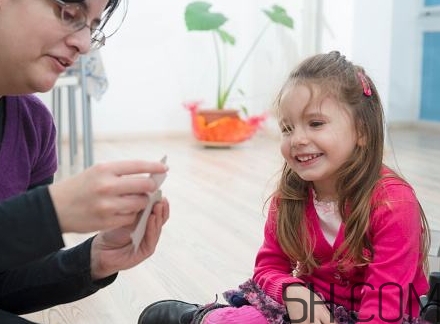 寶寶上幼兒園需要準備什么？寶寶上幼兒園哭鬧怎么應(yīng)對？