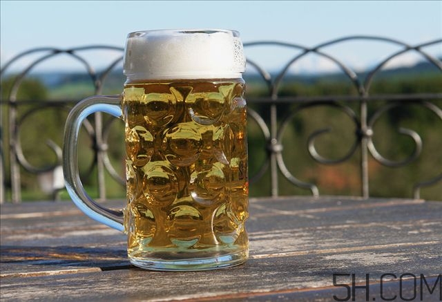 天天用啤酒洗臉好嗎 啤酒洗臉可以天天用么 天天用啤酒洗臉好嗎 啤酒洗臉可以天天用么