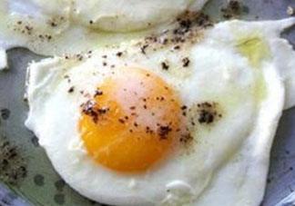 荷包蛋為什么發(fā)黑？荷包蛋發(fā)黑能吃嗎？