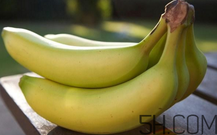 香蕉沒熟怎么催熟？變黑的香蕉還能不能食用？