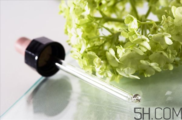 精油擦臉有什么好處 精油擦臉上需要清洗嗎 精油擦臉有什么好處 精油擦臉上需要清洗嗎