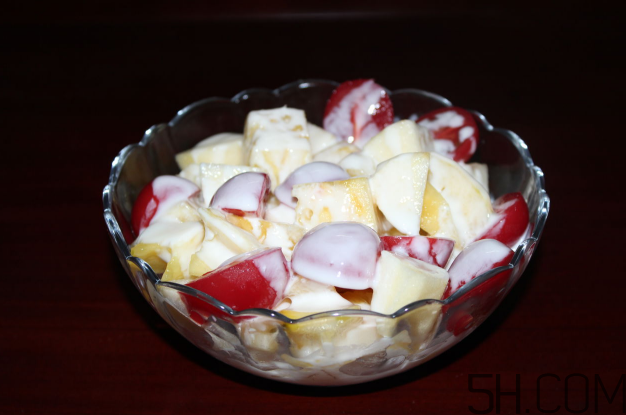 水果沙拉的熱量是多少？水果沙拉用什么沙拉醬好吃？