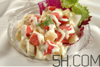 水果沙拉的熱量是多少？水果沙拉用什么沙拉醬好吃？
