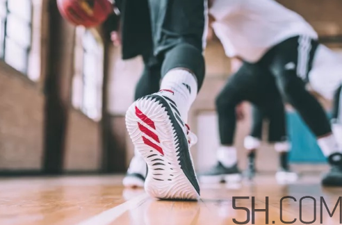 adidas dame 4多少錢(qián)？阿迪達(dá)斯利拉德四代上腳效果
