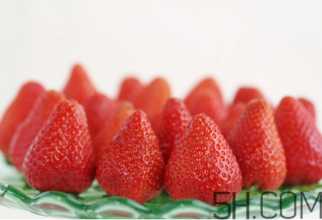 草莓都有哪些熱門品種？草莓怎么放不容易壞？