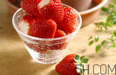 草莓怎么洗不會爛掉？草莓農藥殘留為什么多？