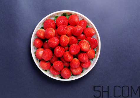 奶油草莓是不是轉(zhuǎn)基因？激素草莓的危害有哪些？