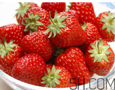 幾月份是摘草莓的季節(jié)？草莓榨汁搭配什么好喝？