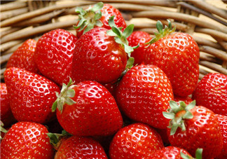 草莓怎么保存不會(huì)發(fā)霉？摘草莓小技巧