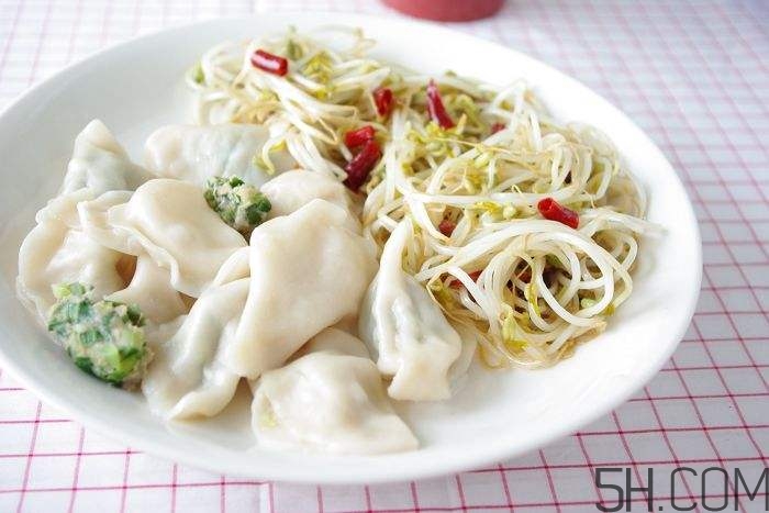 煮餃子開鍋煮皮還是餡？煮餃子蓋不蓋鍋蓋？