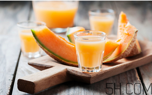 空腹吃哈密瓜好嗎？密瓜爛了一塊能吃嗎？