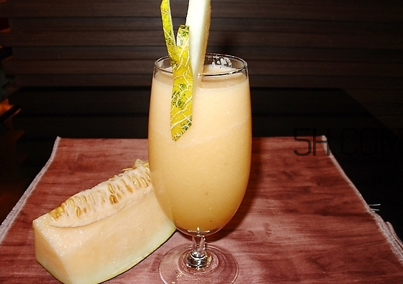 哈密瓜搭配什么榨汁好喝？產婦吃哈密瓜的好處