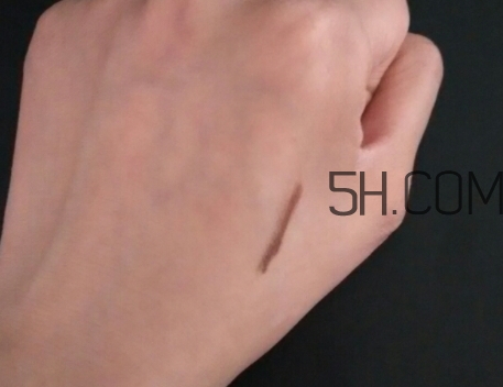 水粉霜和氣墊cc哪個(gè)好？水粉霜和氣墊cc區(qū)別