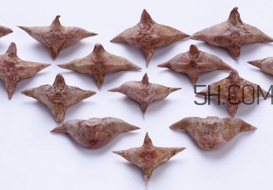 菱角殼煮水每次多少克？紅菱角和黑菱角的區(qū)別