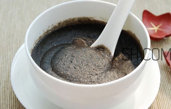 黑芝麻糊用開水沖還是溫開水？黑芝麻糊養(yǎng)胃嗎？