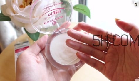 essence定妝蜜粉餅怎么樣？essence粉餅試色