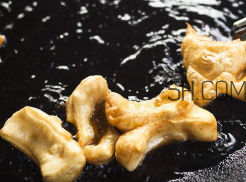 炸油條的油怎么變清 炸油條的油怎么處理 炸油條的油怎么變清 炸油條的油怎么處理
