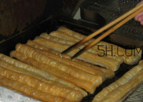 炸油條的油怎么變清 炸油條的油怎么處理 炸油條的油怎么變清 炸油條的油怎么處理