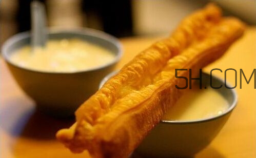 拉肚子可以吃油條嗎 吃油條會(huì)拉肚子嗎 拉肚子可以吃油條嗎 吃油條會(huì)拉肚子嗎