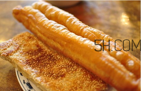 拉肚子可以吃油條嗎 吃油條會(huì)拉肚子嗎 拉肚子可以吃油條嗎 吃油條會(huì)拉肚子嗎