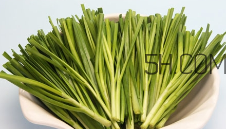 挑選韭菜的要點(diǎn) 野韭菜的吃法 挑選韭菜的要點(diǎn) 野韭菜的吃法