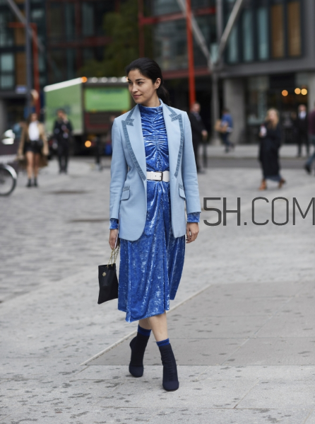 藍(lán)色西裝怎么搭配好看？藍(lán)色西裝搭配圖片